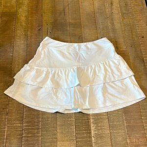 NWT Lilly Pulitzer white skort, women’s size medium. New with tags.